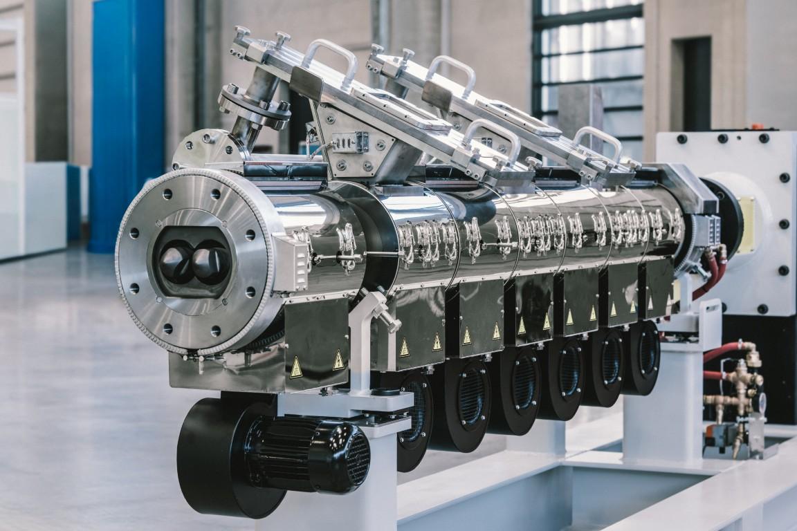 Twin-screw extruder